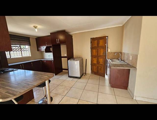 2 BEDROOM PROPERTY TO RENT IN OLIEVENHOUTBOSCH